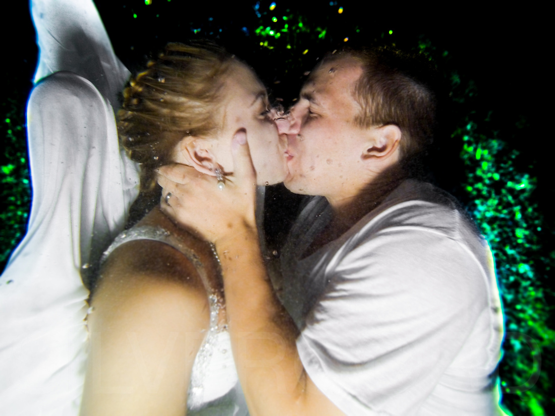 Underwater wedding photography + a kiss