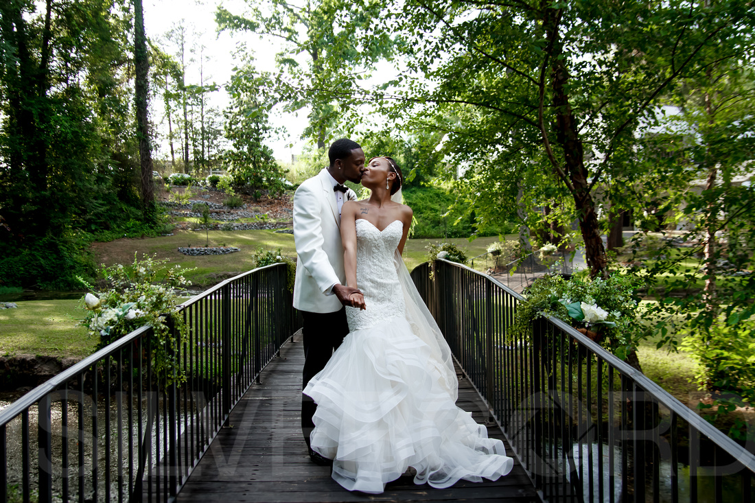 Fayetteville NC wedding photography at Vizcaya Villa.